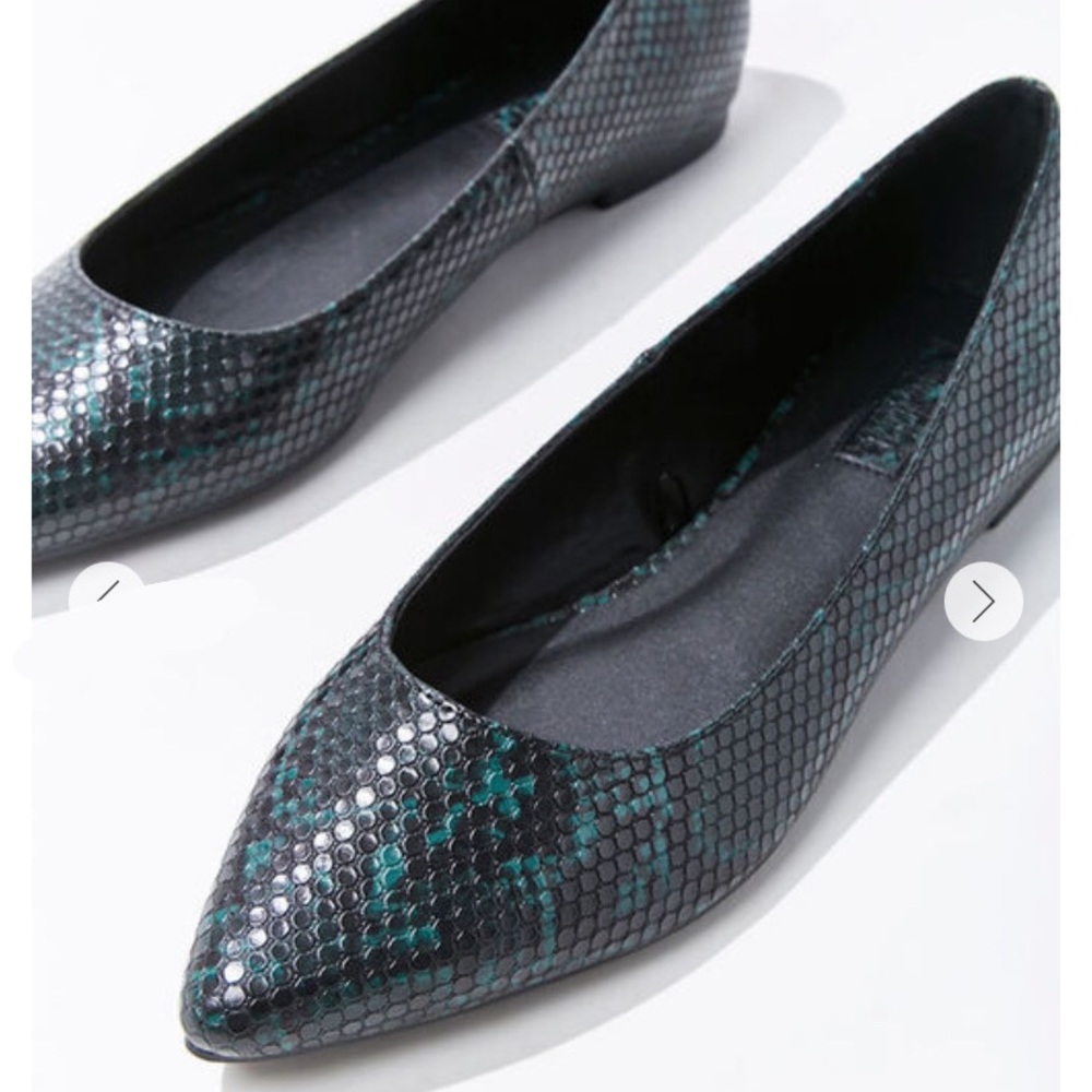 Forever 21 Green and Black Marble Snakeskin Flats